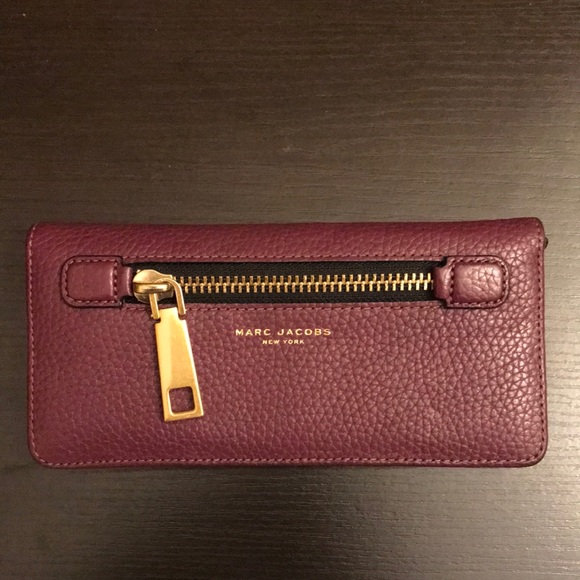Marc Jacobs plum colored leather wallet - Picture 1 of 3